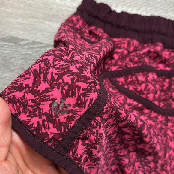 Lululemon Tracker Short III *4-way Stretch size 6 - Picture 8 of 12
